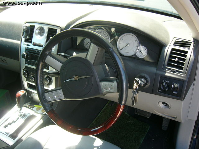 inside of car CHRYSLER - 2007 Chrysler 300 CRD 300c - Blue