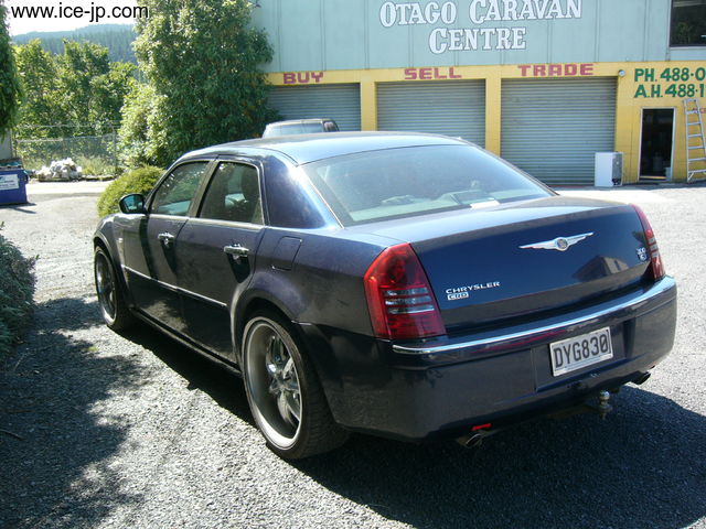 back of car CHRYSLER - 2007 Chrysler 300 CRD 300c - Blue